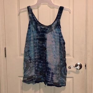 Women’s blue top
